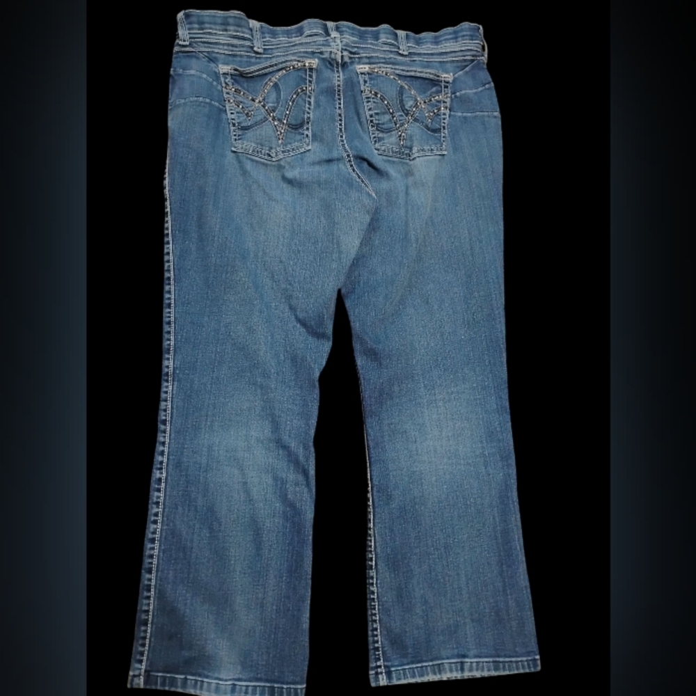 Classic Women's Wrangler Blue Boot Cut Jeans with Faded Denim - Picture 2 of 6